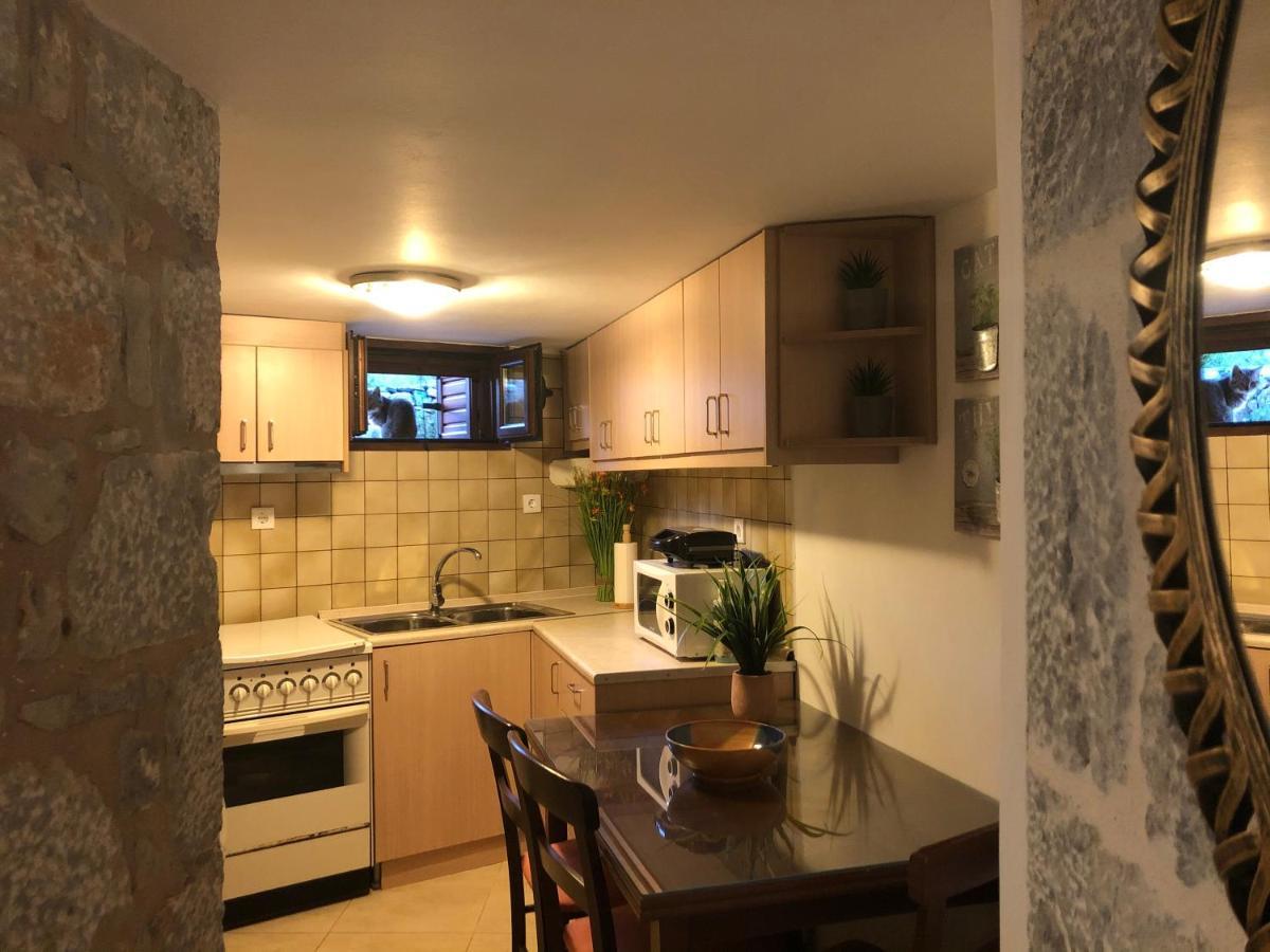 Kamares Cave House 3 Apartment Alika Bagian luar foto
