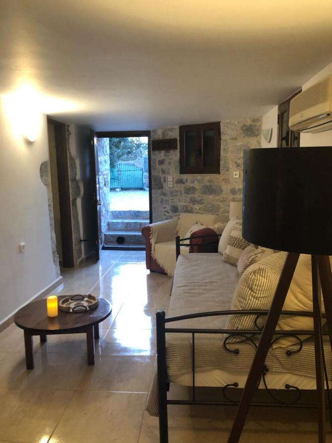 Kamares Cave House 3 Apartment Alika Bagian luar foto