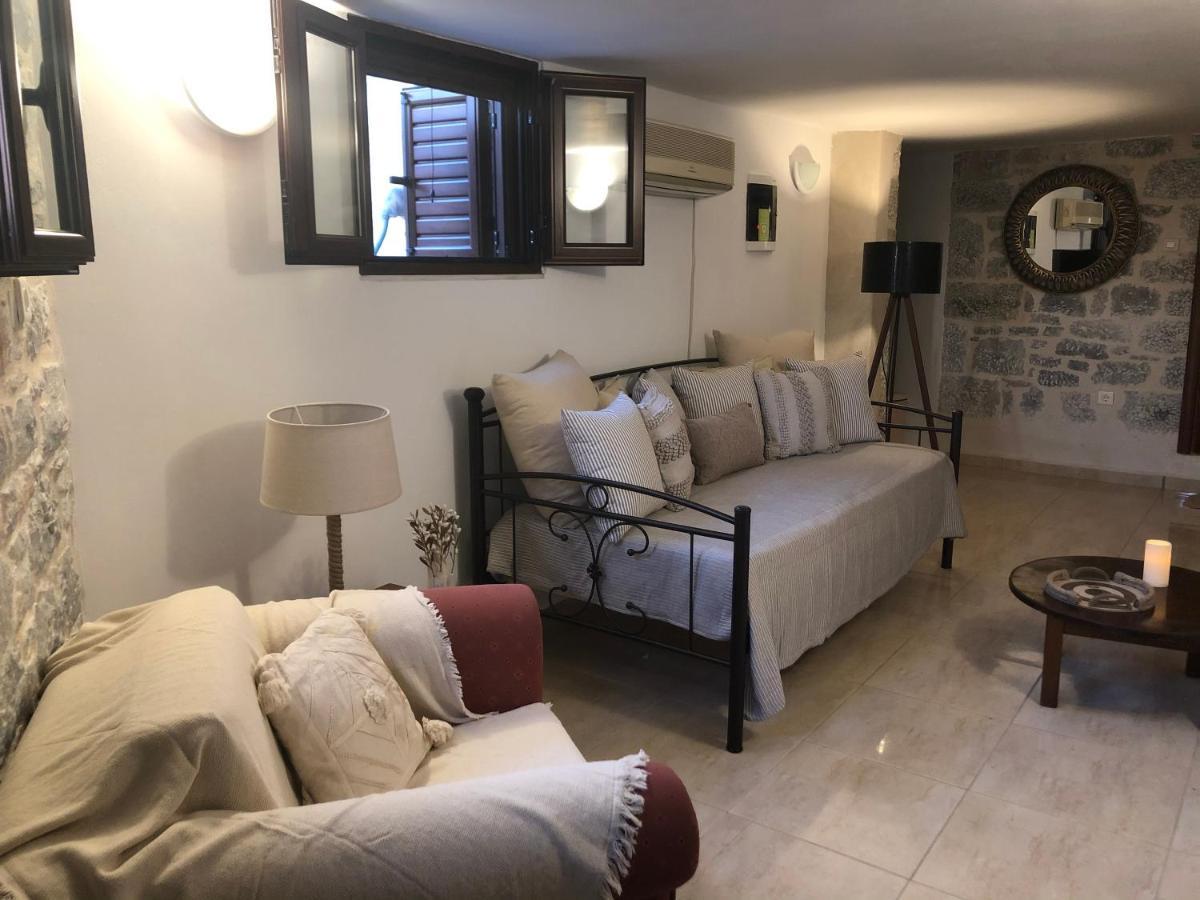 Kamares Cave House 3 Apartment Alika Bagian luar foto