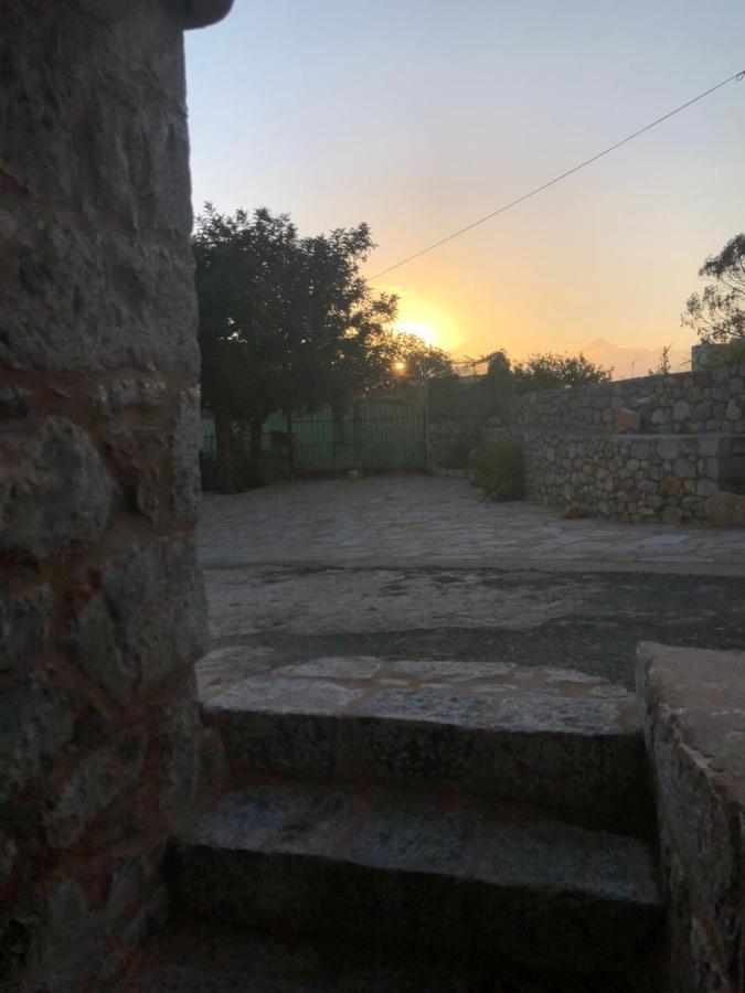 Kamares Cave House 3 Apartment Alika Bagian luar foto
