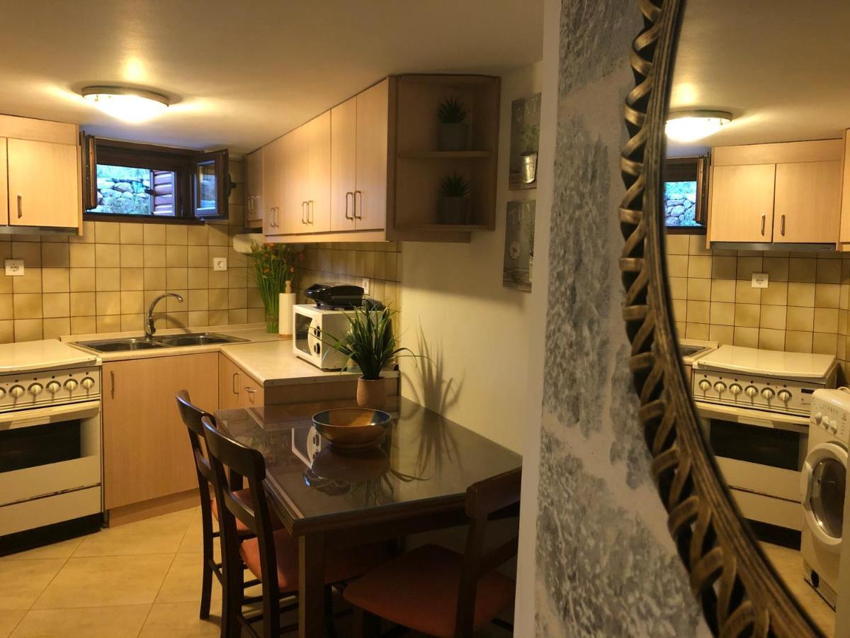 Kamares Cave House 3 Apartment Alika Bagian luar foto