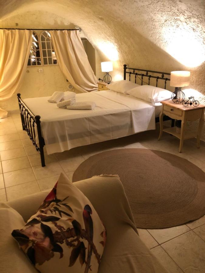 Kamares Cave House 3 Apartment Alika Bagian luar foto