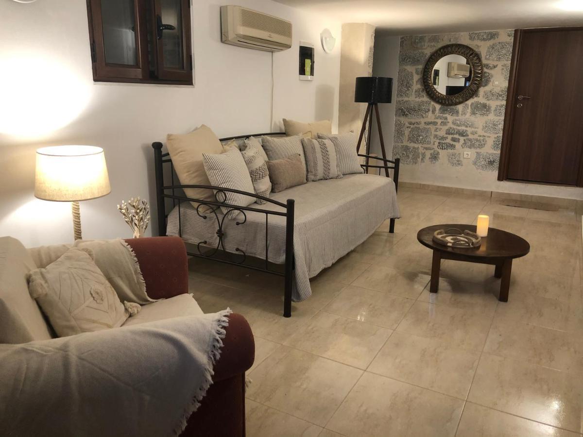 Kamares Cave House 3 Apartment Alika Bagian luar foto